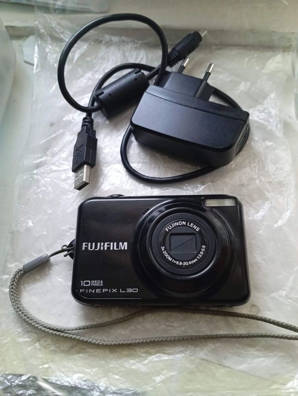 Фотоаппарат Fujifilm сотилади Фотоаппарат Fujifilm сотилади