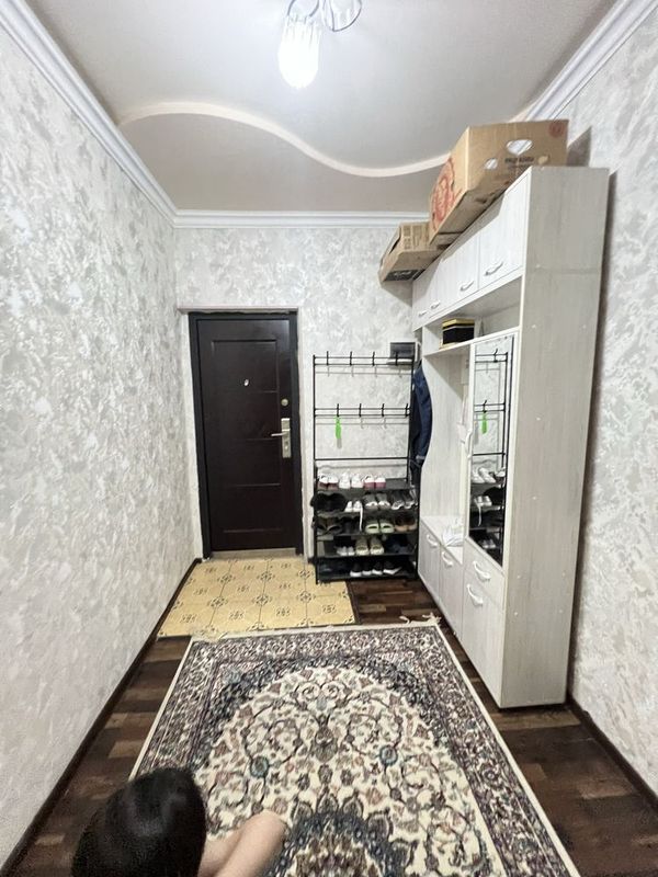 3 ta qizga kv bor hamma waroyit bor 24/7 tel qvurila 3 ta qizga kv bor hamma waroyit bor 24/7 tel qvurila