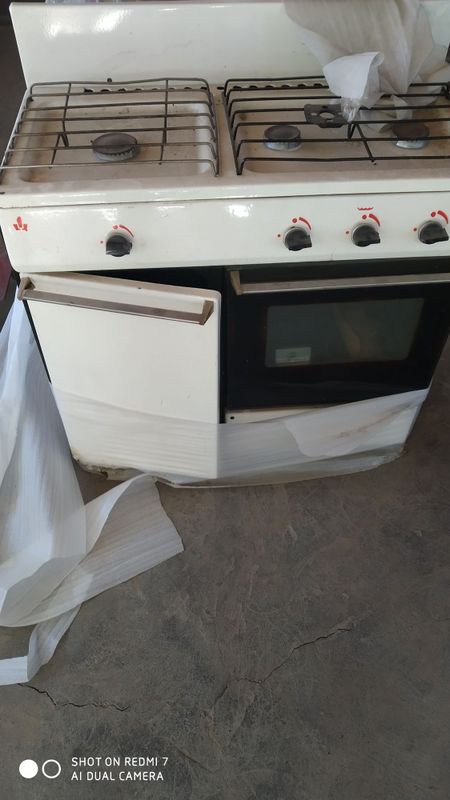 Gaz plita sotiladi 3 tali Gaz plita sotiladi 3 tali