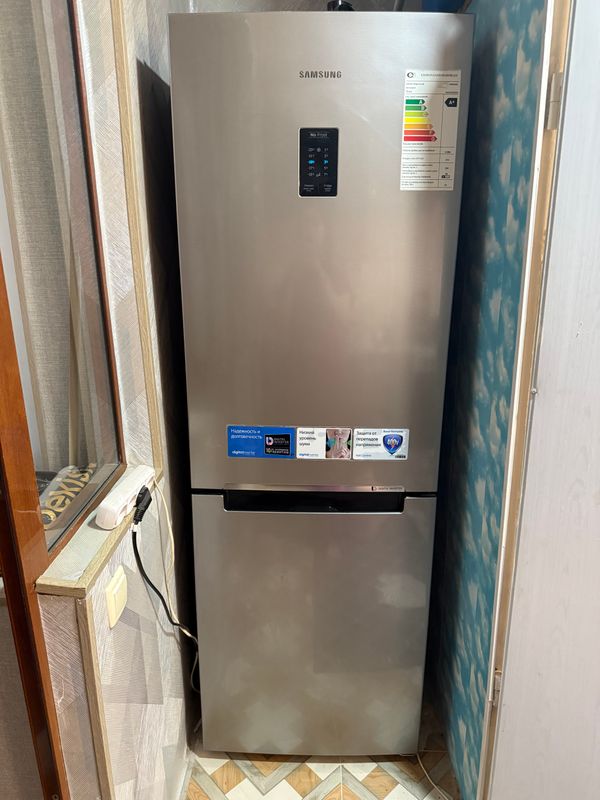 Холодильник Samsung Digital Inverter сенсорный