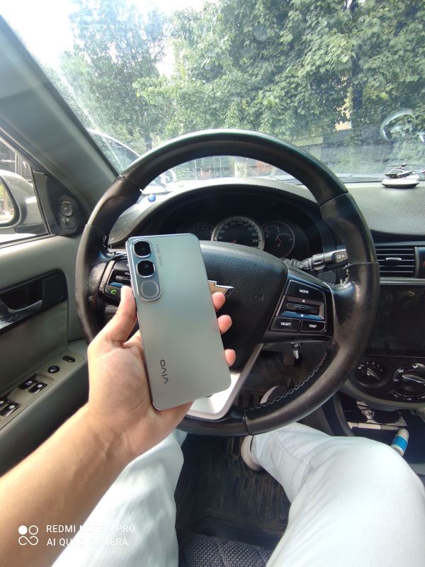 Vivo V 40 lite 8+8/128gb holati idial garantiyasi bor Vivo V 40 lite 8+8/128gb holati idial garantiyasi bor