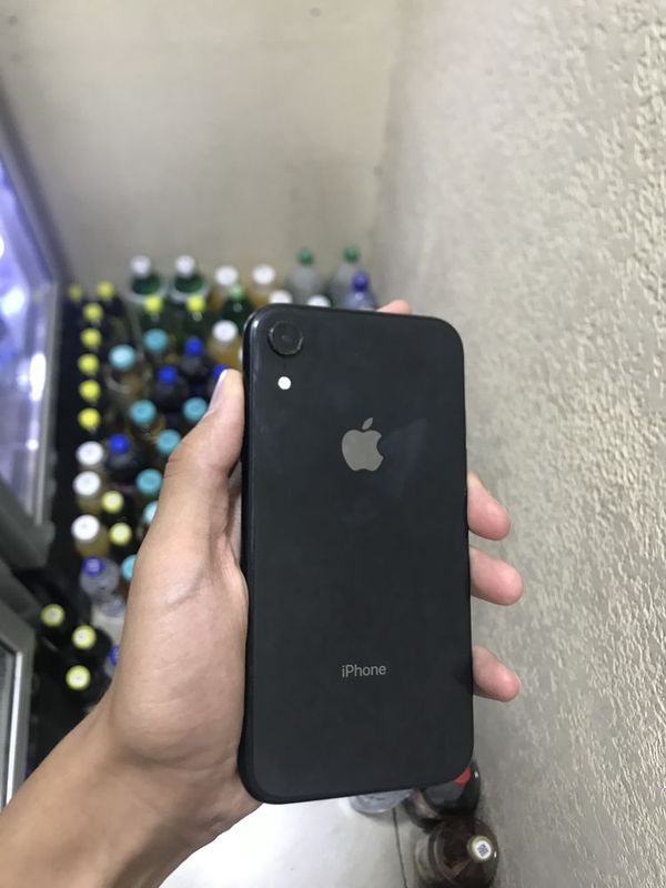 Iphone xr rang qora srocna sotlad