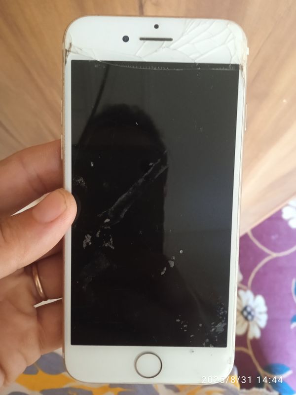 IPhone 0682 sotiladi xolati yaxshi IPhone 0682 sotiladi xolati yaxshi