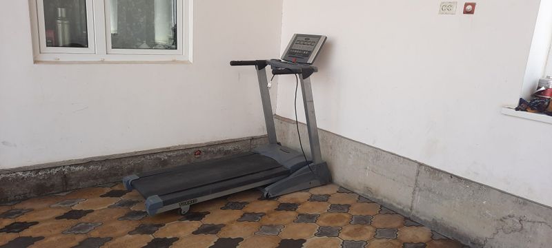 Бегущий дорожка. Бегущий дорожка.