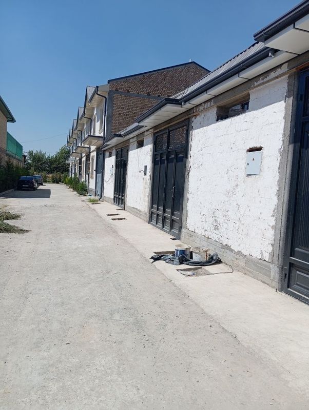 Uy sotiladi xovli 2 etaj