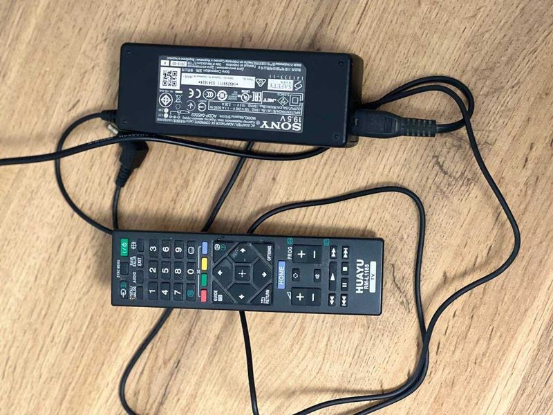 Продаю телевизор Sony Bravia + Smart Приставка Продаю телевизор Sony Bravia + Smart Приставка