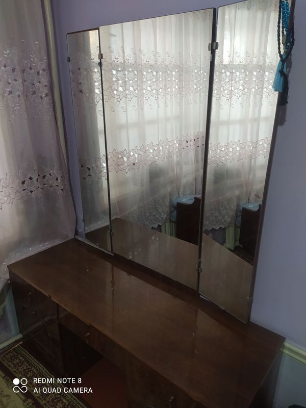 Срочно продаётся трюмо Срочно продаётся трюмо