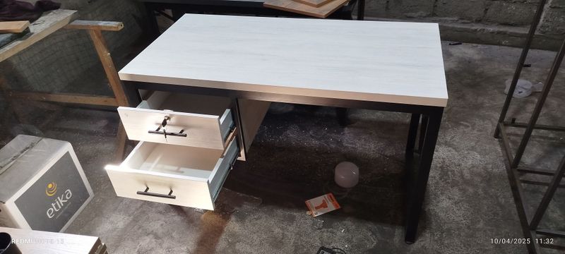 Loft stol tunbalik ishxona va ofislarga Loft stol tunbalik ishxona va ofislarga