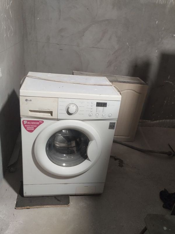 Продам стиральную машину автомат LG ,5кг. б/у
