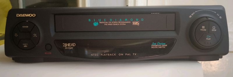 Продаю видеомагнитофоны: 1. Aiwa б/у. 2. Daewoo. Продаю видеомагнитофоны: 1. Aiwa б/у. 2. Daewoo.
