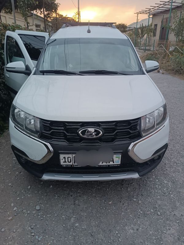 Lada largus cross Lada largus cross