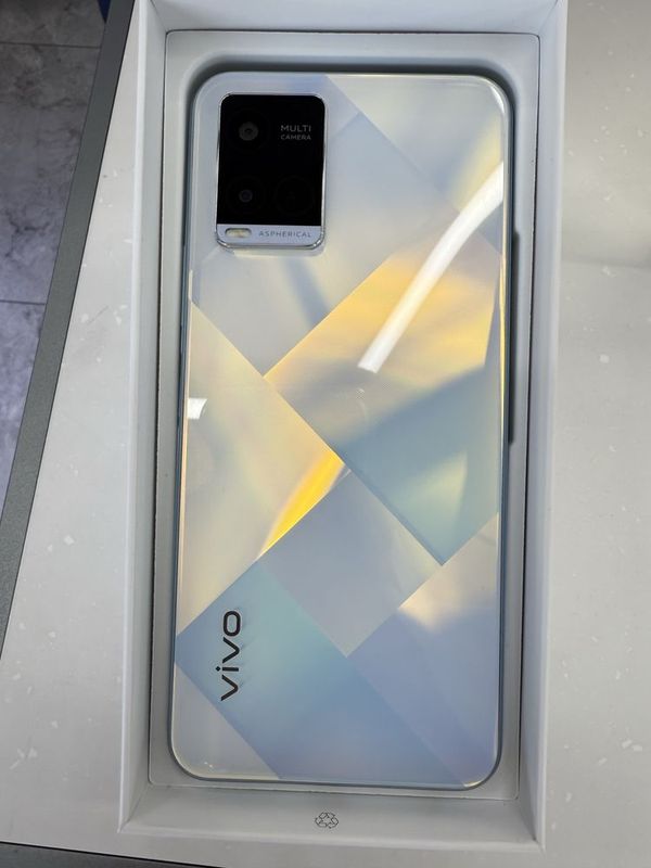 Vivo Y 21 4/64 Diamond Glow