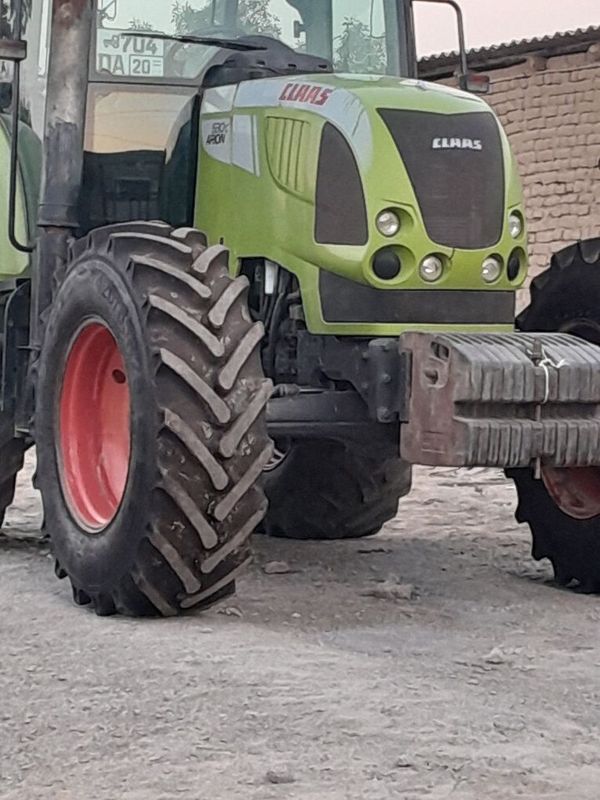 Claas Arion 630 c,Ermak lazerniysi bilan birga Claas Arion 630 c,Ermak lazerniysi bilan birga