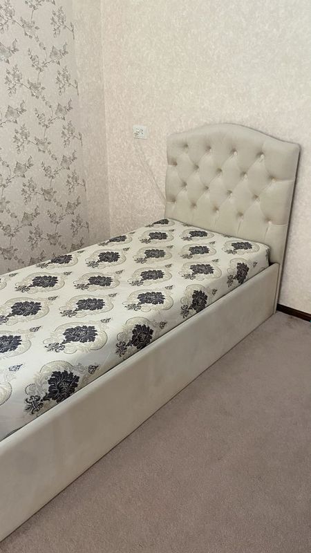 Oq Divan bittalik Oq Divan bittalik