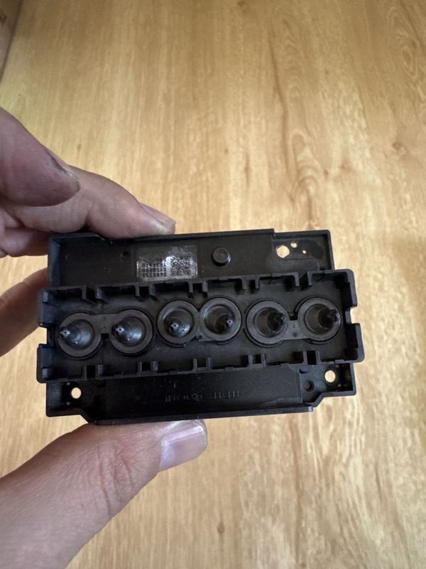 Продаётся головка для Epson L1800 в хорошем состоянии Продаётся головка для Epson L1800 в хорошем состоянии
