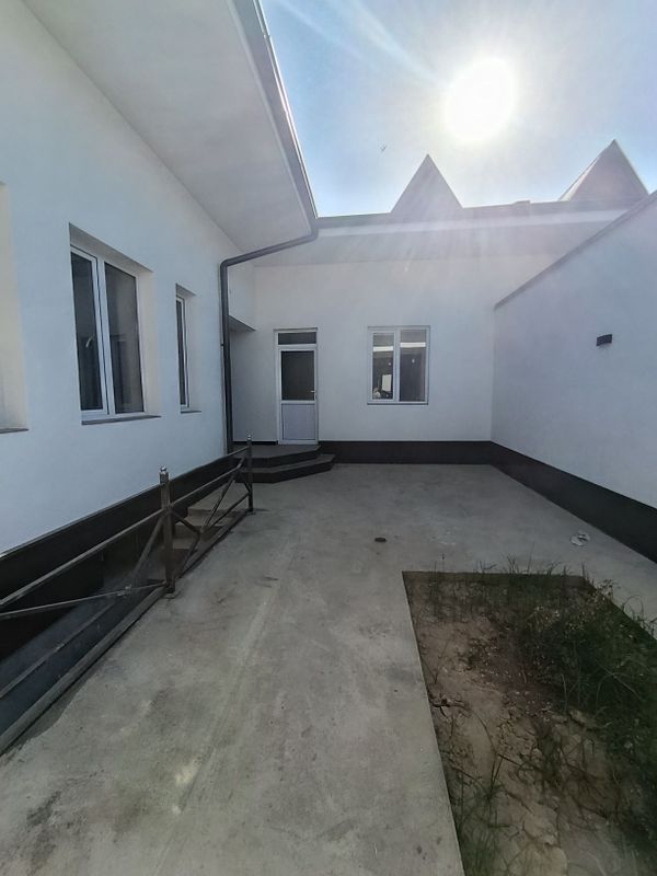 Yangi qurilgan xovli sotiladi Yangi qurilgan xovli sotiladi