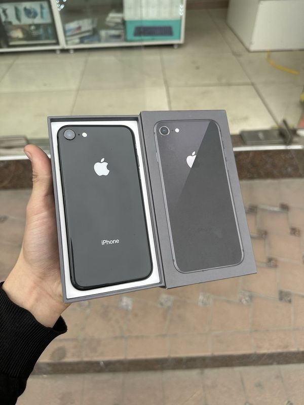 iPhone 8 64 gb karobkali