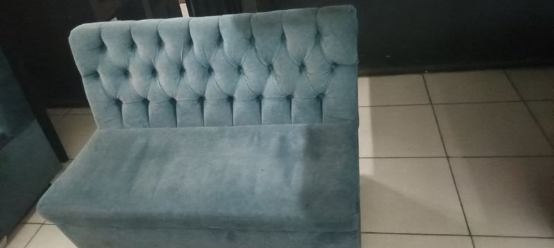 Tezda divan sotiladi Tezda divan sotiladi