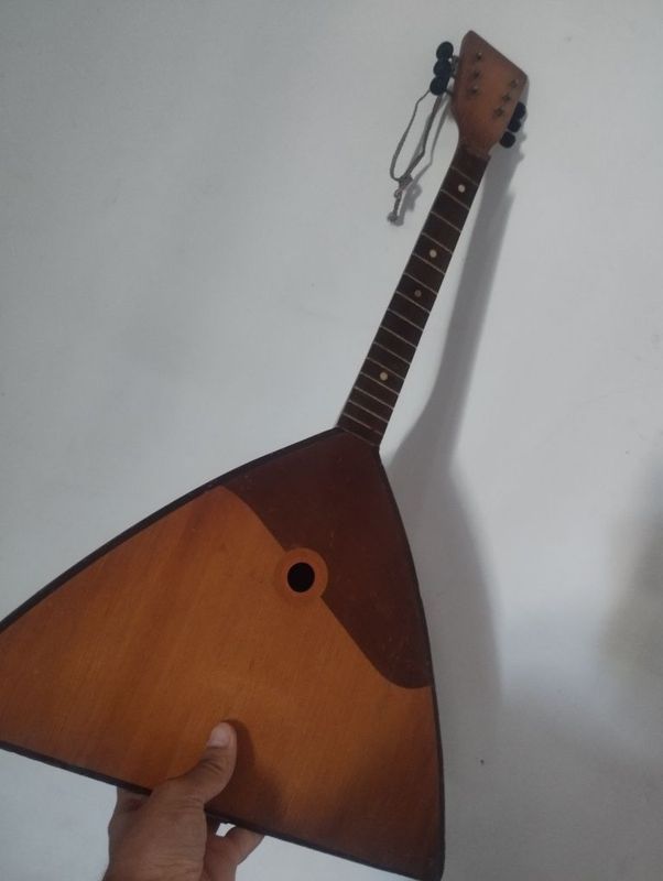 Balalayka satiladi Balalayka satiladi
