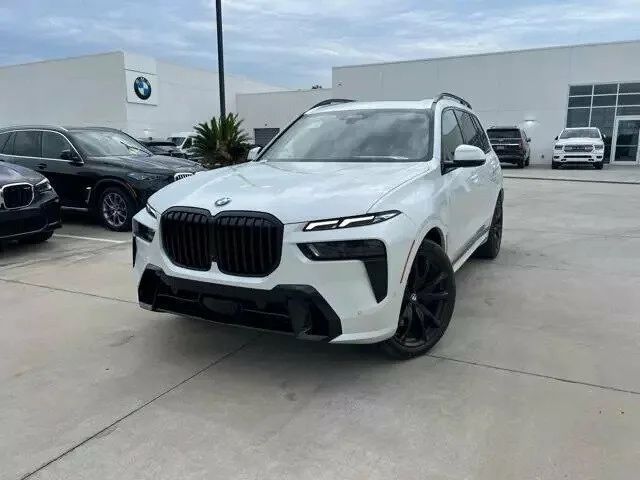 Продам Bmw X7 i40 официальный! 2023 года Продам Bmw X7 i40 официальный! 2023 года