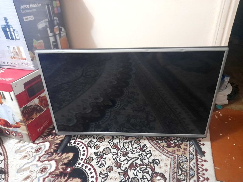 LG 32 dyum televizor (ekrani singan) zapchast uchun sotiladi LG 32 dyum televizor (ekrani singan) zapchast uchun sotiladi