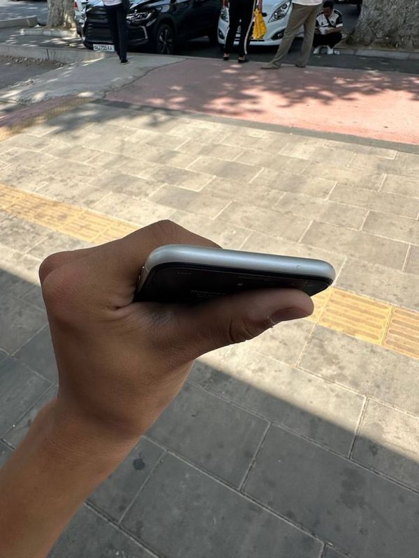 iphone 11 sotiladi iphone 11 sotiladi
