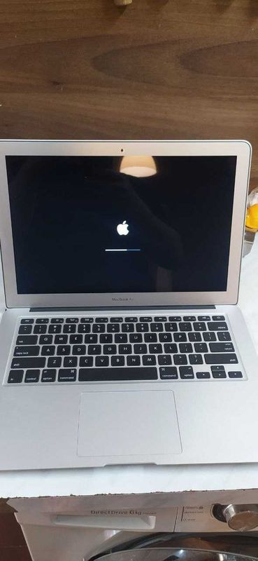 Macbook Air 13.3, 2014 года в идеальном состоянии