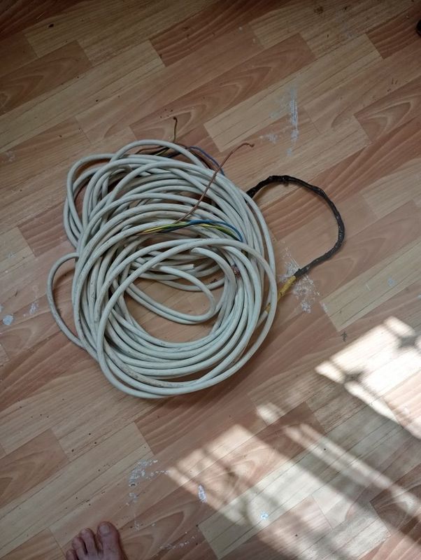 Продам электрический провод 4 жильный Продам электрический провод 4 жильный