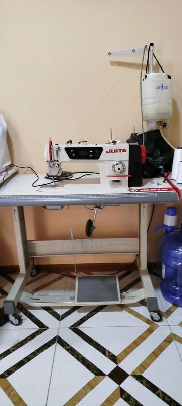 Швейная машинка JUITA Швейная машинка JUITA