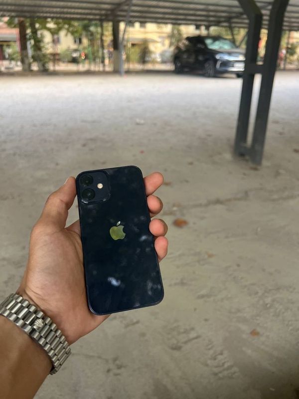iphone 12 mini.