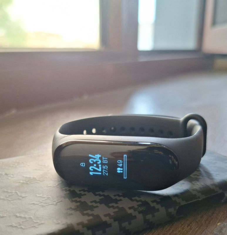Mi band 3 arginal narx:129,000 12ta viloyat pochta bor.