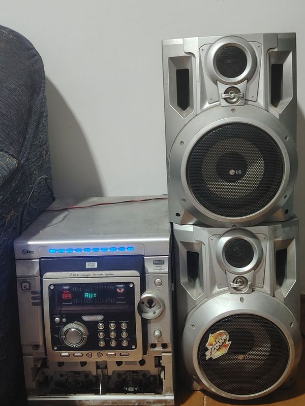 Xolati zo'r Aux radio bor bass zo'r chiqaradi Xolati zo'r Aux radio bor bass zo'r chiqaradi