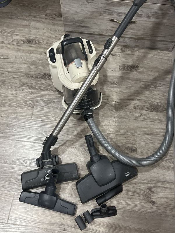 пылесос Electrolux с набором насадок
