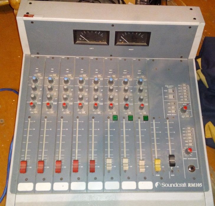 Профессиональный аналоговый микшерский пульт SoundCraft RM 105