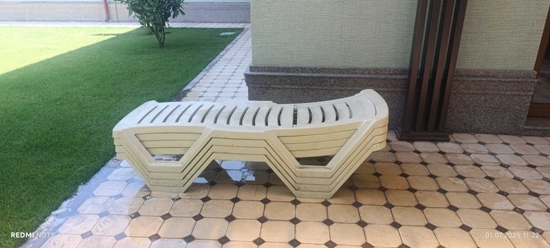 Продам шезлонг лежак с регулировкой спинки