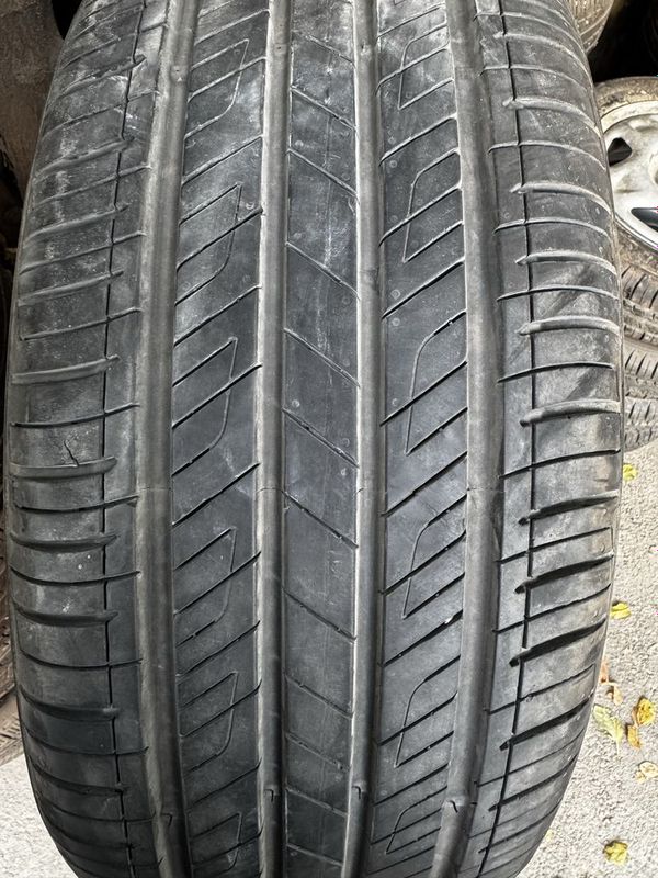 R18 Kumho Kareski 235/45/18