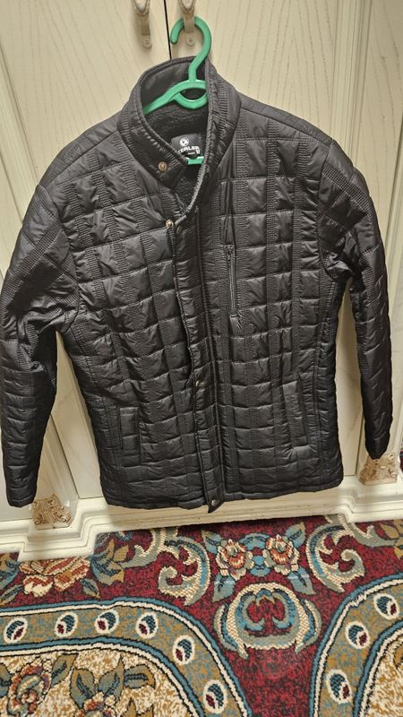 Kurtka sotiladi xolati ideal razmeri XXL Kurtka sotiladi xolati ideal razmeri XXL