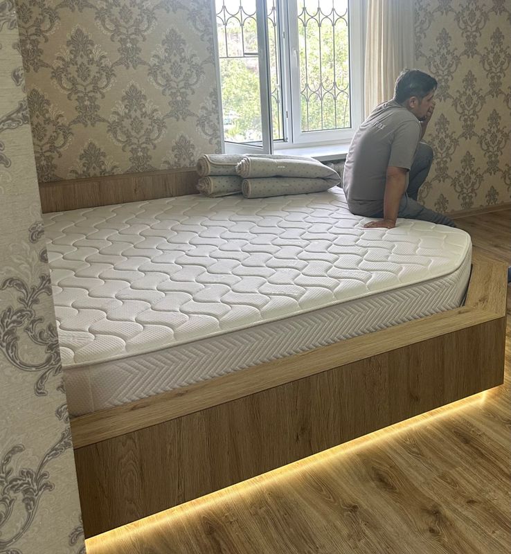 Продается кровать , большая , новая ортопедический матрас Продается кровать , большая , новая ортопедический матрас