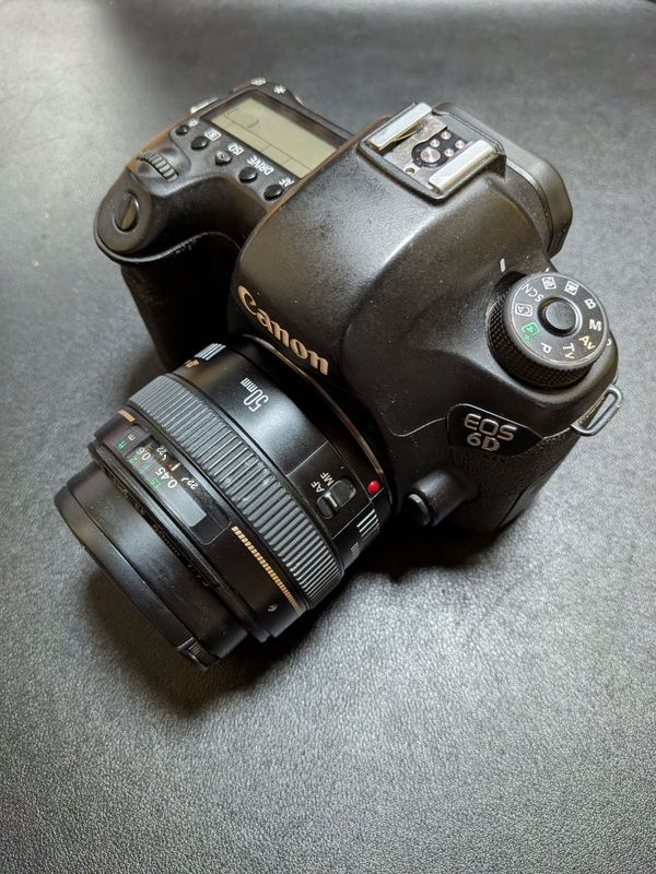 Canon 6D + объектив Canon EF 50 mm f/1.4 USM (пробег 7700 кадров)