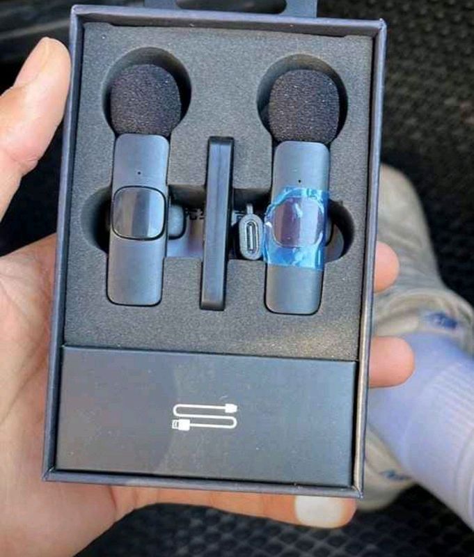 7 MILLIARD MICROPHONE 7 MILLIARD MICROPHONE