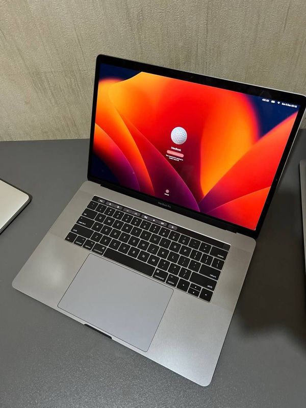 MacBook Pro 15.4 inch Ram 16-512 Gb MacBook Pro 15.4 inch Ram 16-512 Gb