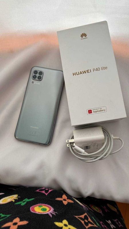 Huawei P40 Lite (korobka zaryadka) Huawei P40 Lite (korobka zaryadka)