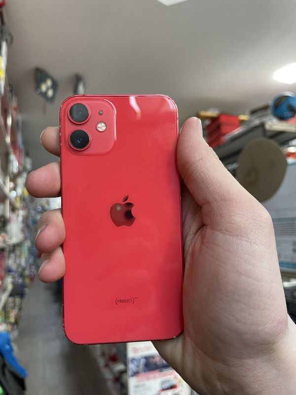 Iphone 12 mini ekranda tizu bor