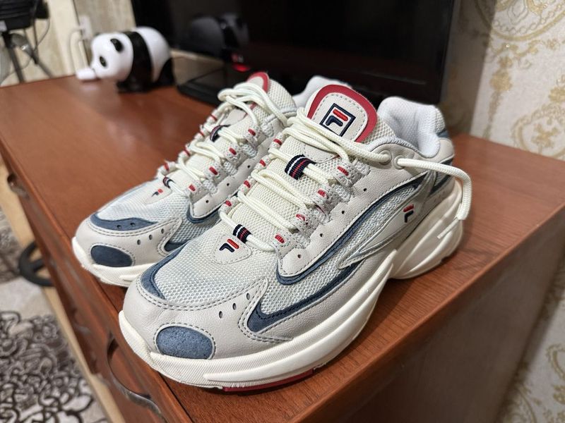 Кроссовки Fila размер 39 Кроссовки Fila размер 39
