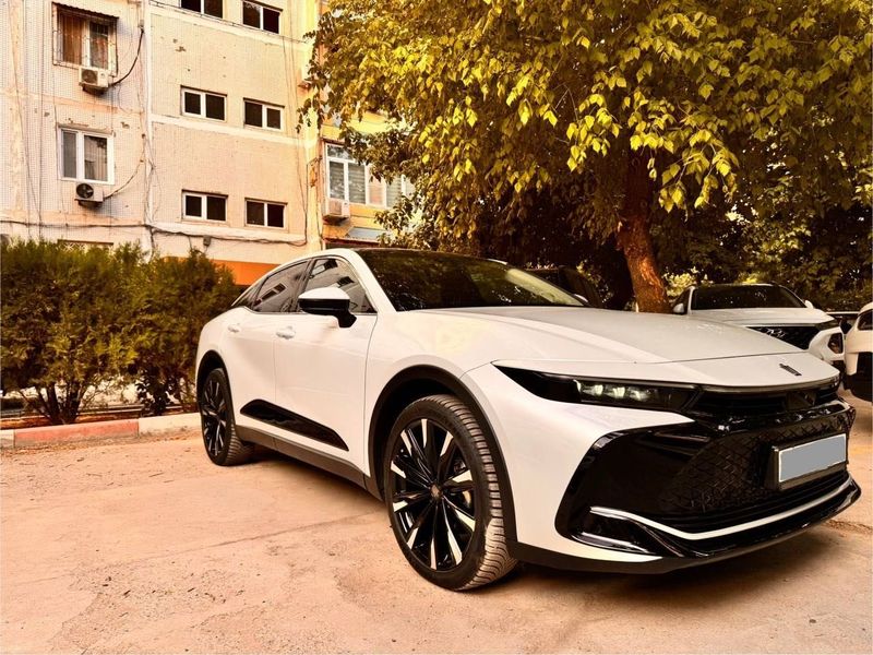 Toyota CROWN, 2023 год, Гибрид, Пробег 12 700км