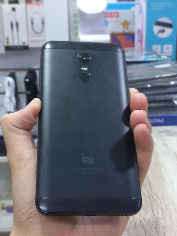 Redmi 5+ 3/32gb srochna sotiladi