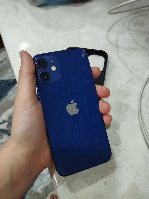 iPhone 12 mini. iPhone 12 mini.