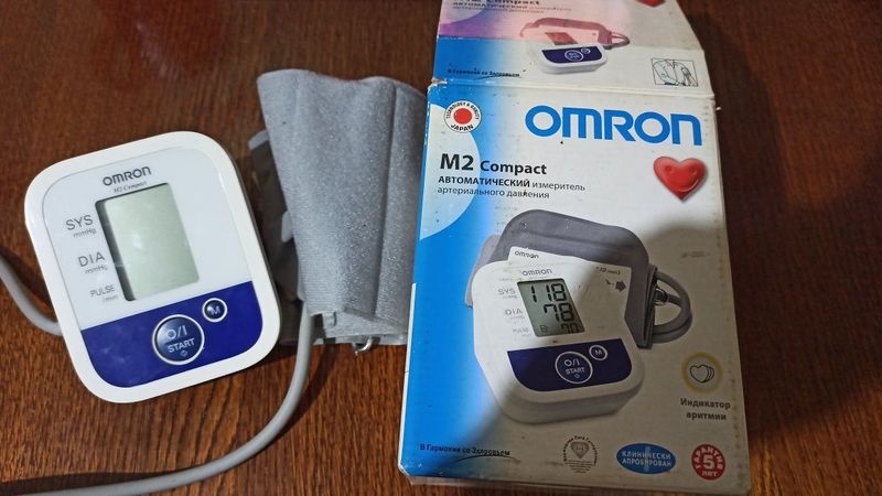 Продам тонометр Omron M2