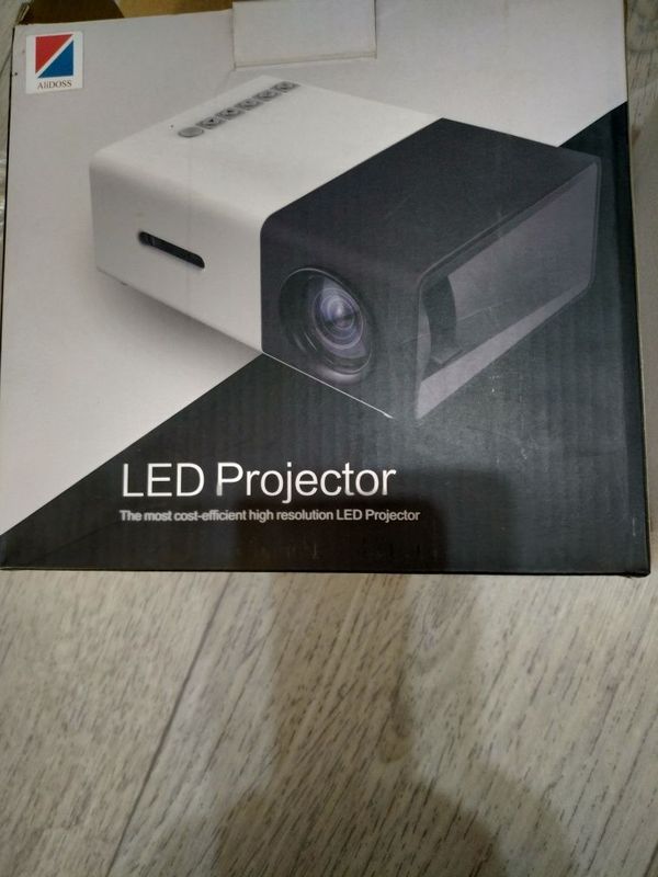 Проэктор LED Projector