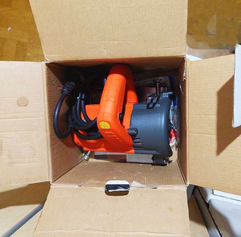 Продам ручную циркулярную пилу "Пчелка" фирмы «Dcong» DCQ 8-110a Продам ручную циркулярную пилу "Пчелка" фирмы «Dcong» DCQ 8-110a